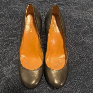 Black Gucci Pumps. Leather. Made in Italy. Authentic Gucci